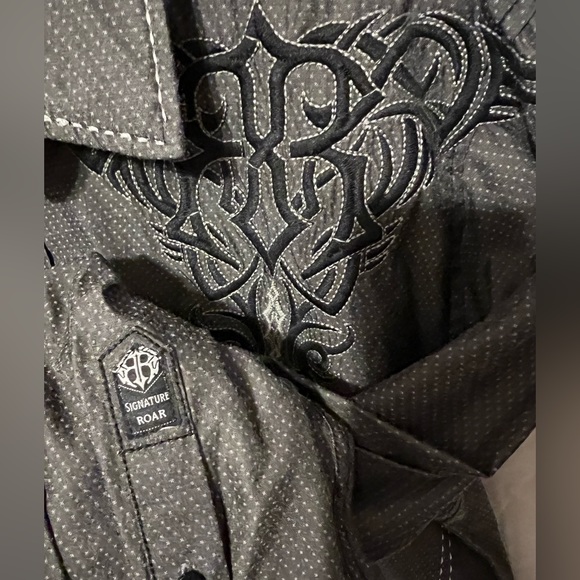 SOLD L $84.50 Signature ROAR from Buckle Gravity Shirt - Picture 4 of 14